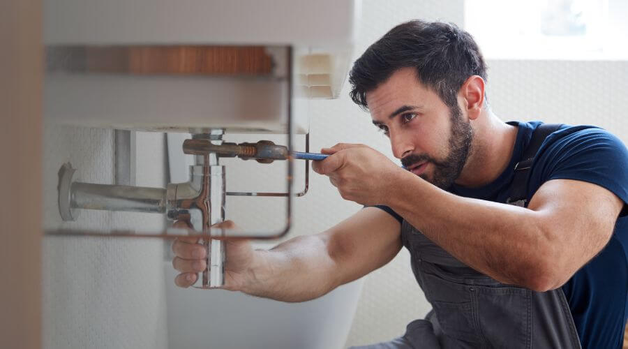 Expert burst pipe repair services in Lawrenceville, IL